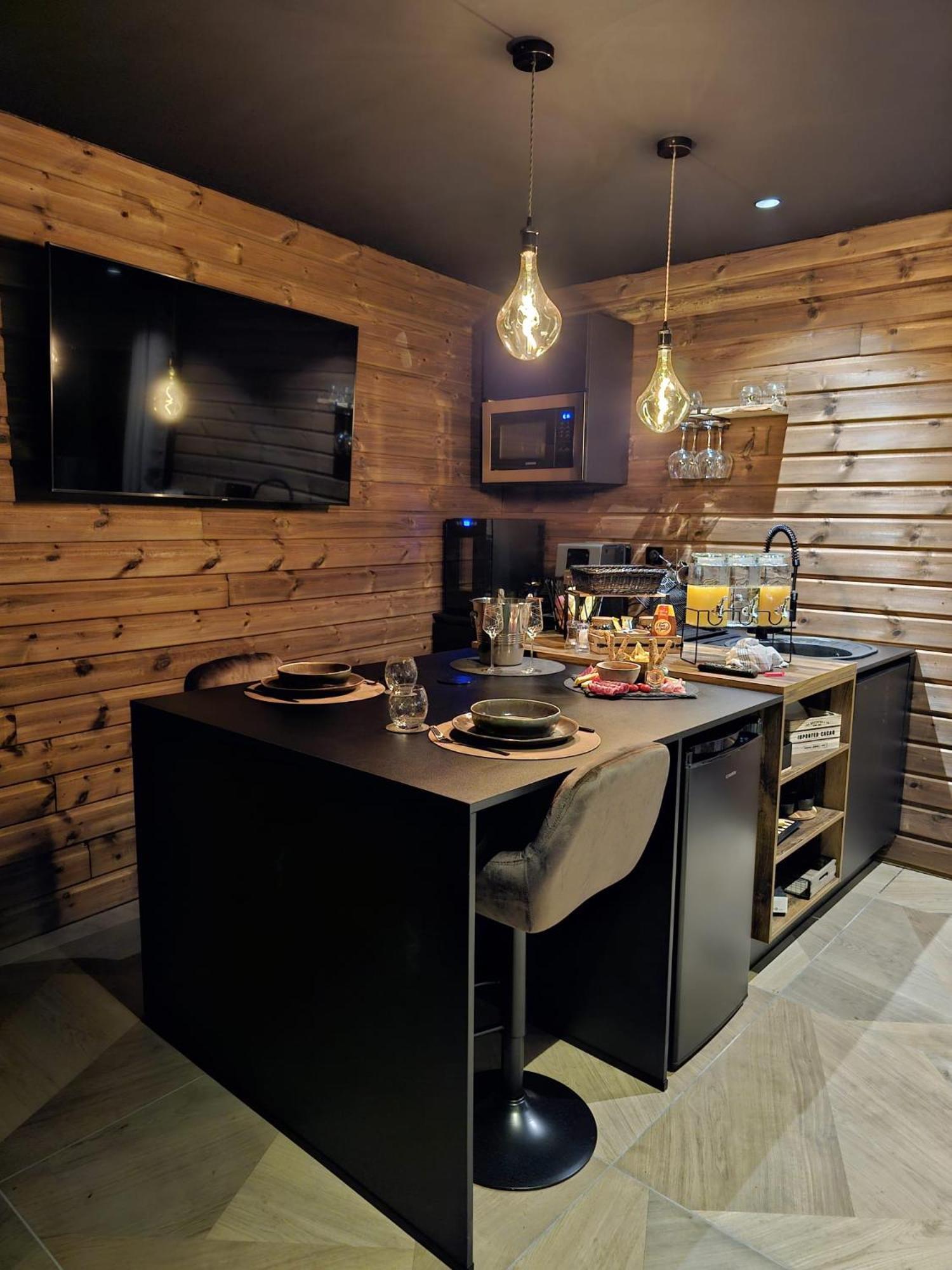 Le Chalet Loft Spa กาเลส์ ภายนอก รูปภาพ