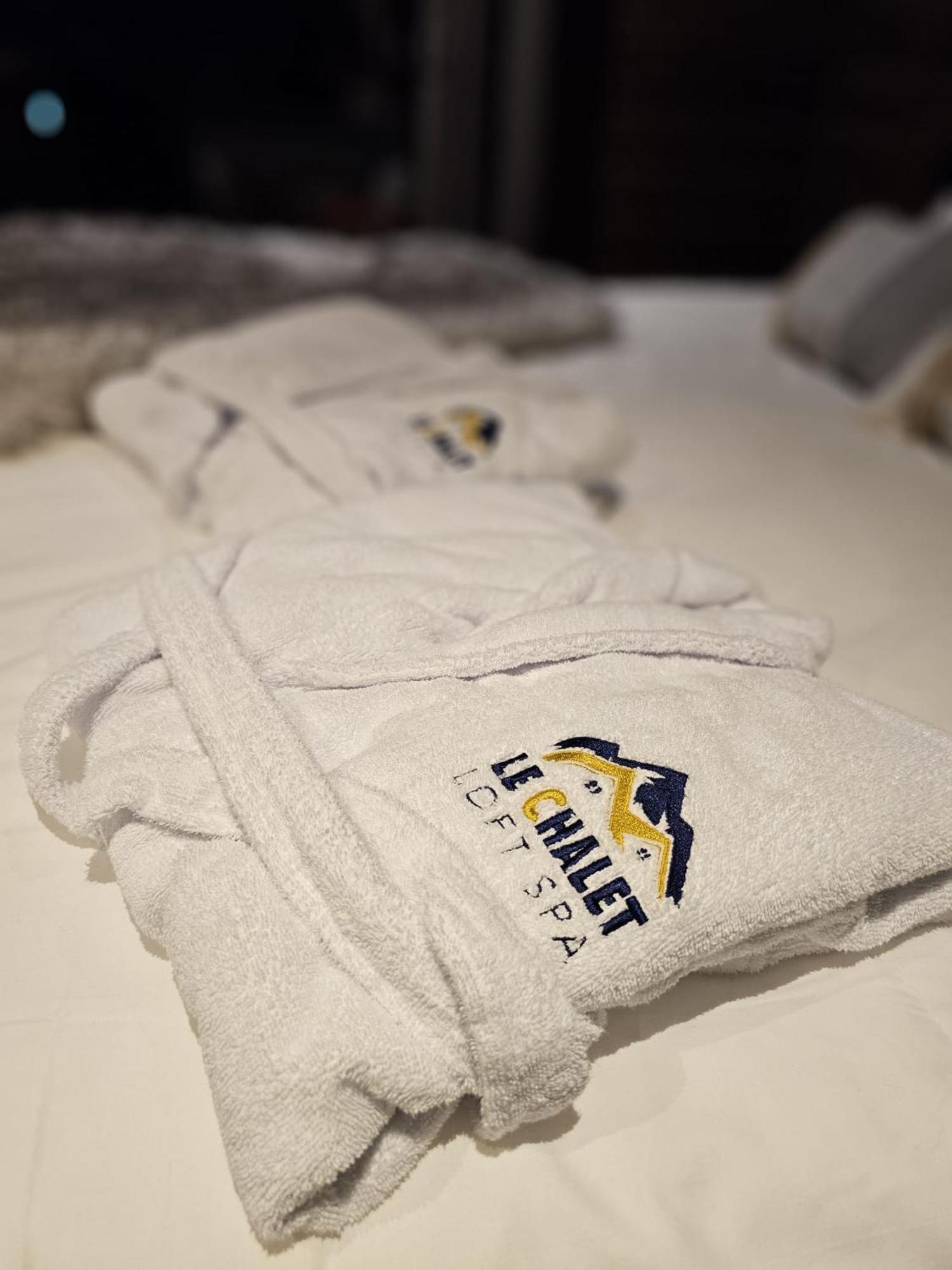 Le Chalet Loft Spa กาเลส์ ภายนอก รูปภาพ