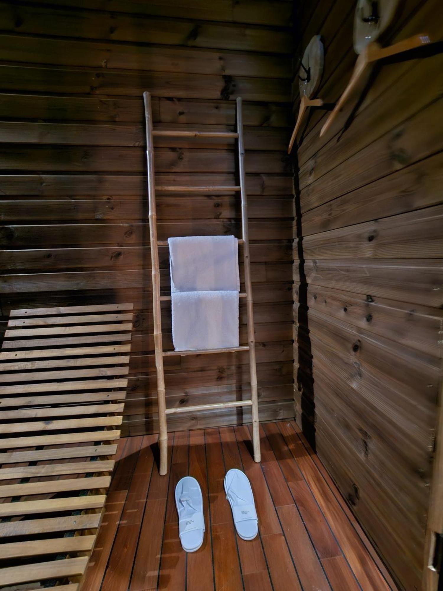 Le Chalet Loft Spa กาเลส์ ภายนอก รูปภาพ